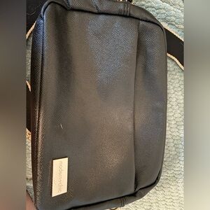 modern + chic - black Alice crossbody